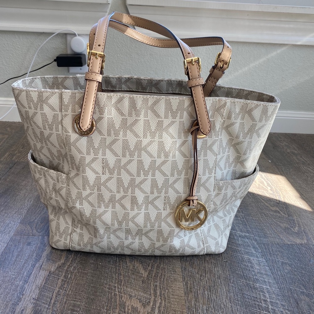 Michael Korea white tote purse